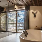 - The Peak Domek alpejski