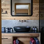 - The Peak Domek alpejski